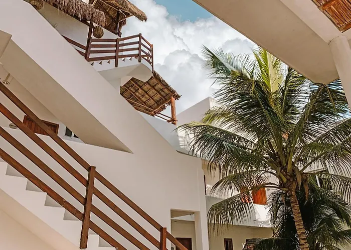El Fuerte Beach Apartments